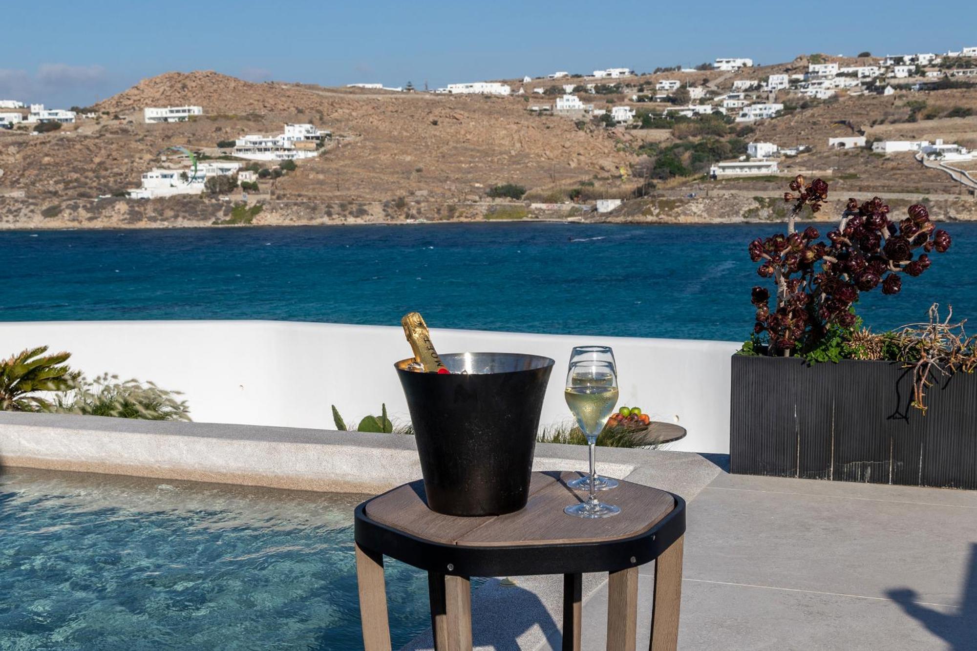 Aeonic Suites And Spa Mykonos Town Exterior photo